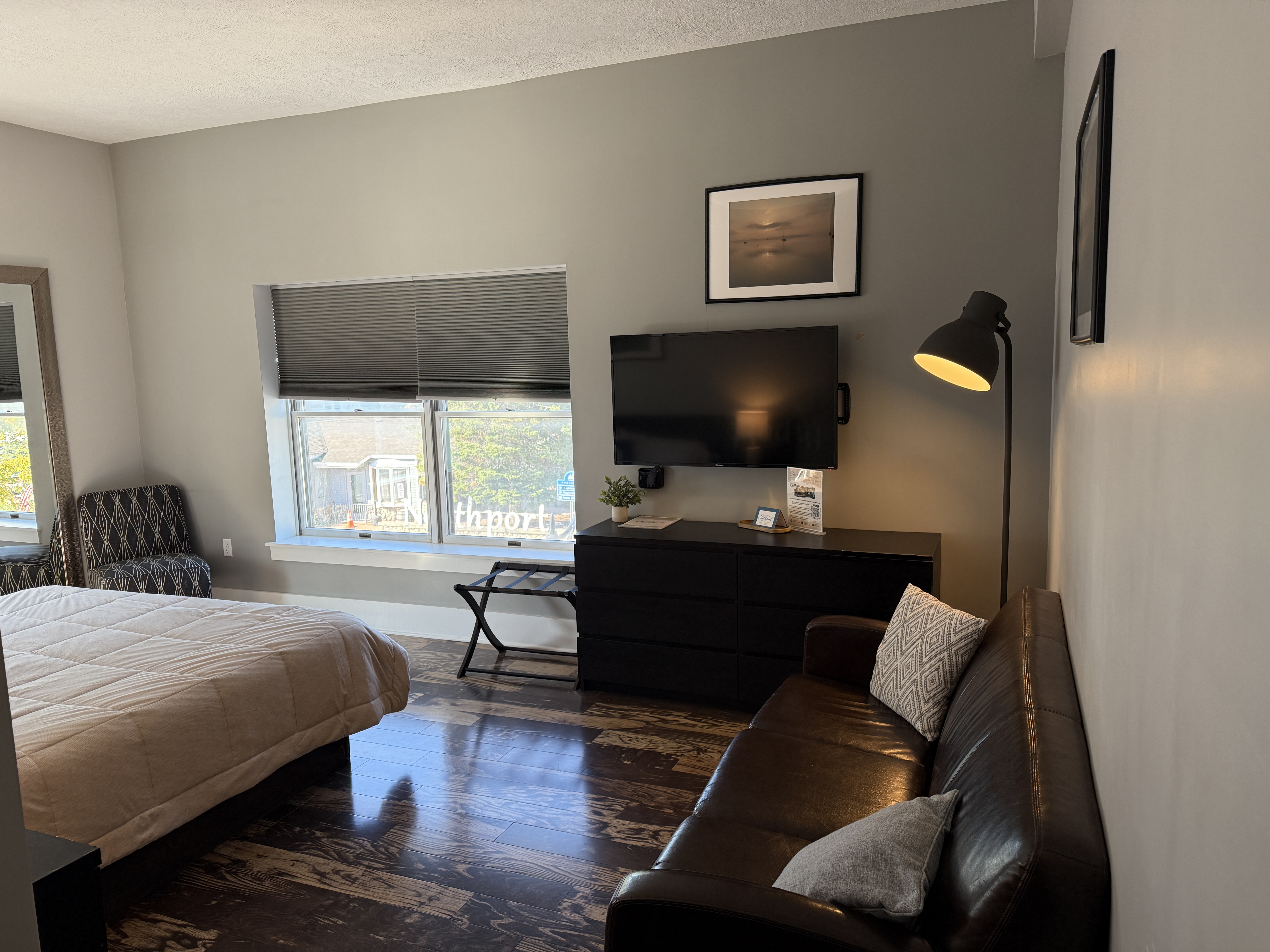 Room 2 &ndash; Couch bed and window