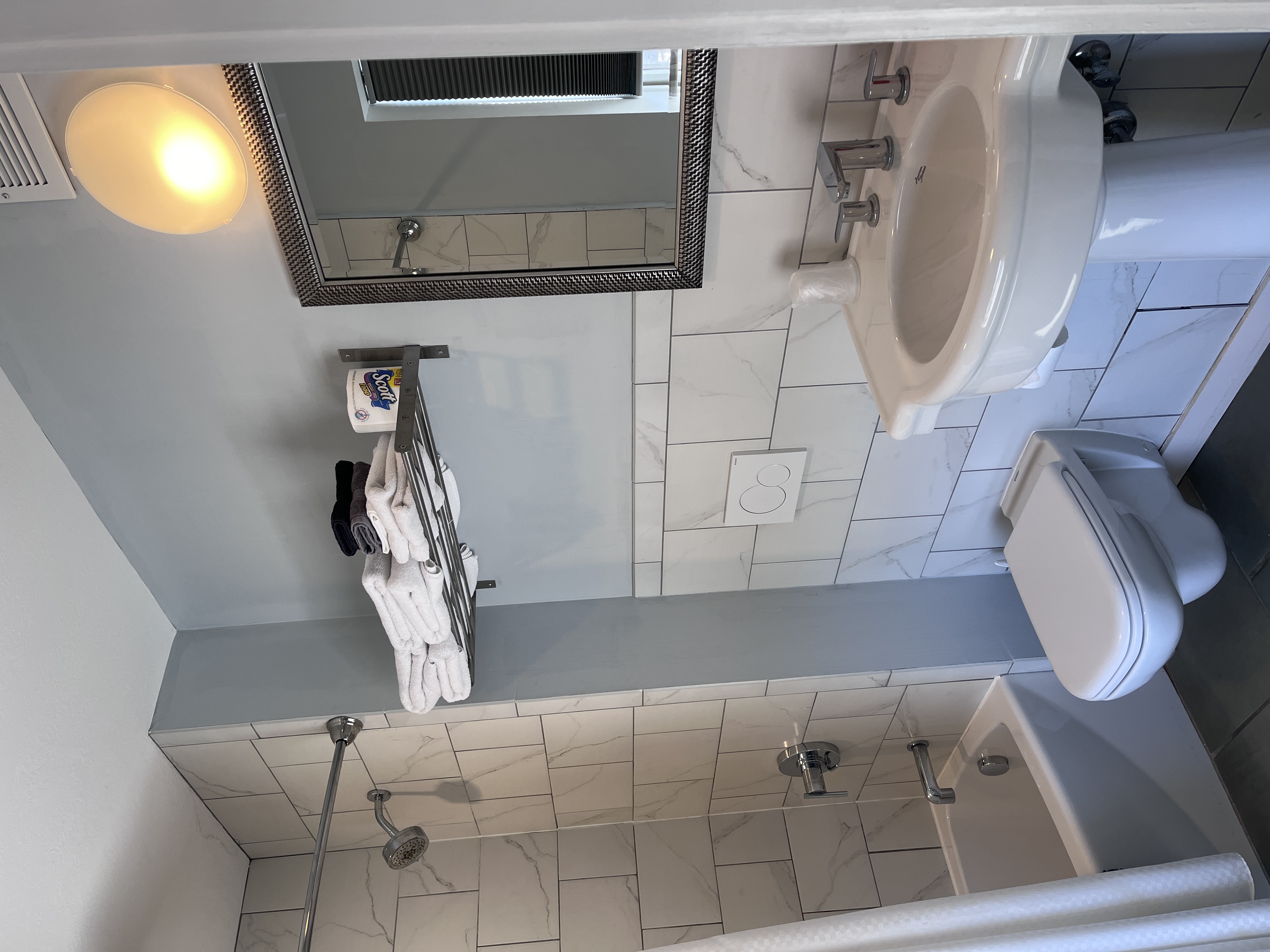 Room 8 &ndash; Photo 2